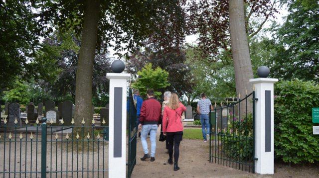 Efkes stille staon bie (vrijdag 10 juni 2022)